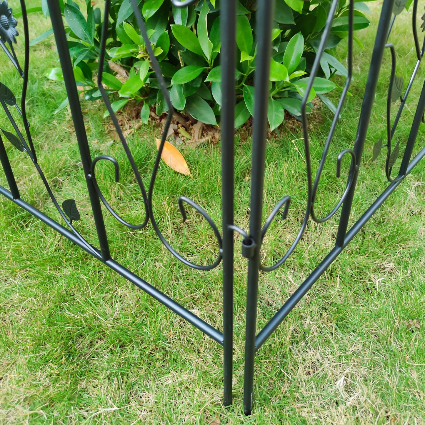 Decorative Powder Coated Metal Garden Fence Panel With Folding Border