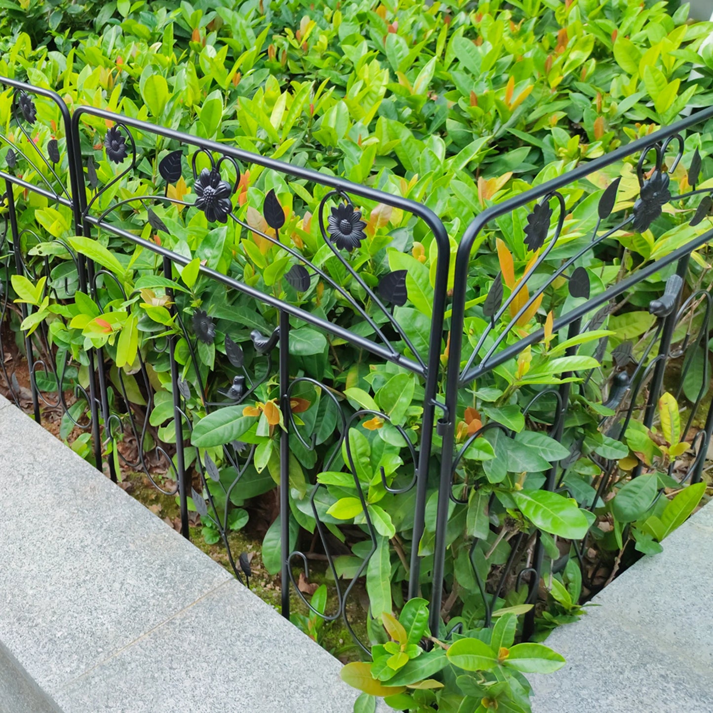 Decorative Powder Coated Metal Garden Fence Panel With Folding Border