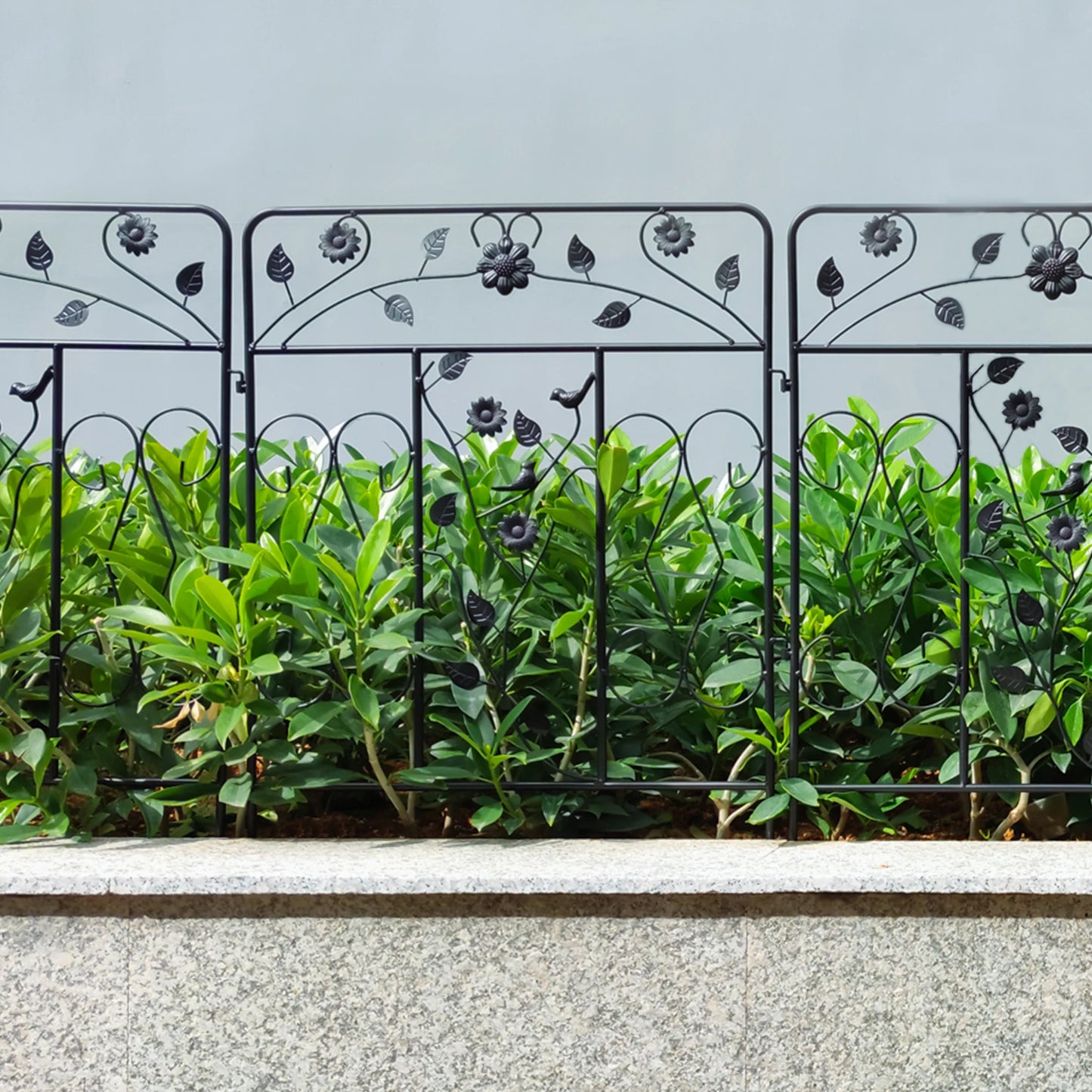 Decorative Powder Coated Metal Garden Fence Panel With Folding Border